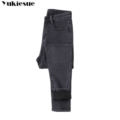 Damen Winter Jeans in verschiedenen Variationen