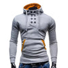 Schicker Herren Hoodie mit Knopfapplikation